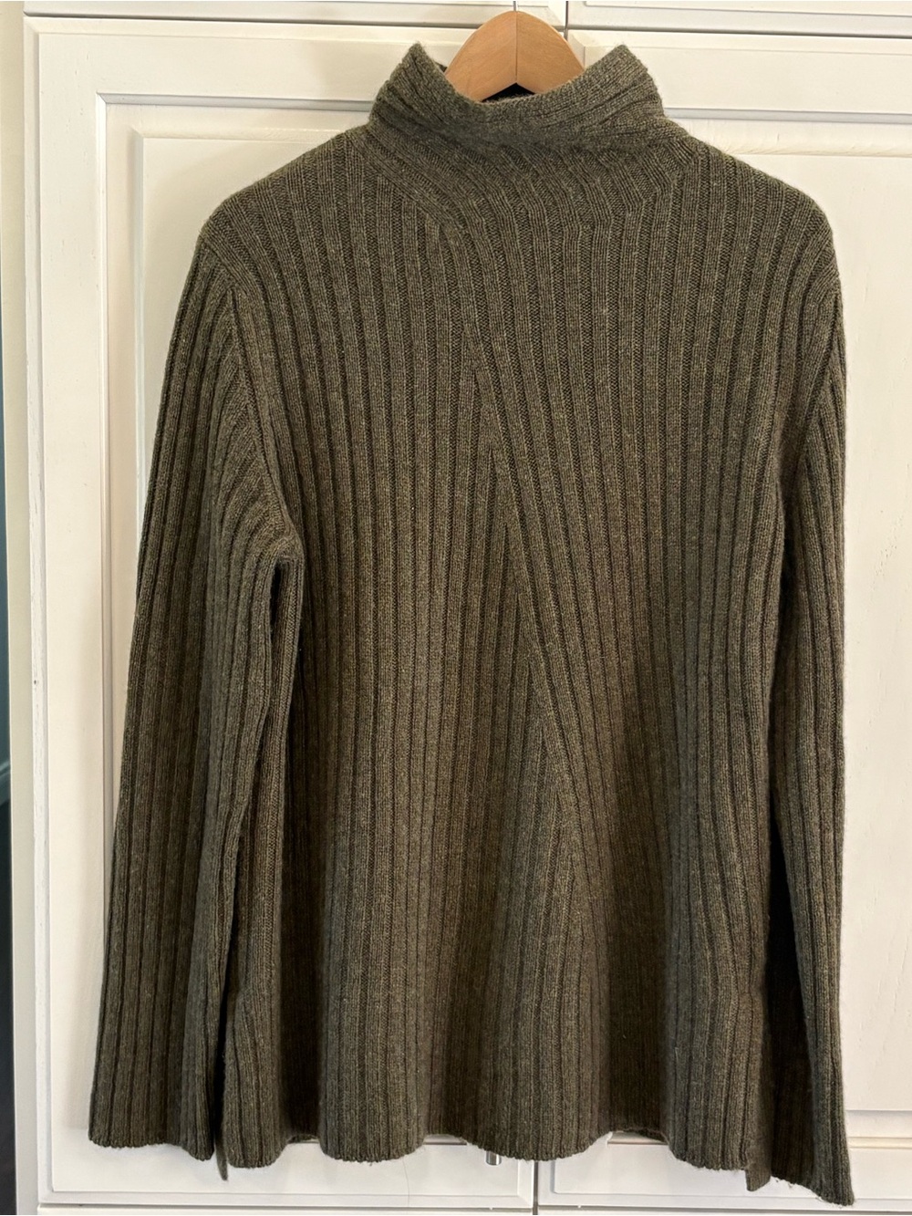 VINCE Ribbed Wool-Cashmere blend mockTurtleneck Sweater in MOSS GREEN size Large